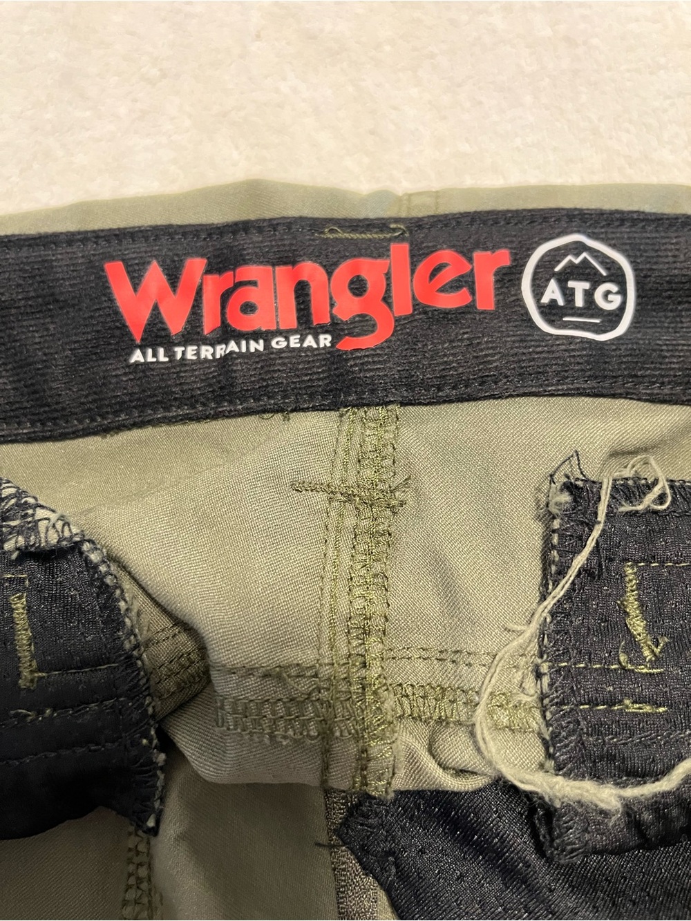 Wrangler ATG Men’s Olive Green Outdoor Utility Hiking Shorts Size 38 - Picture 5 of 8